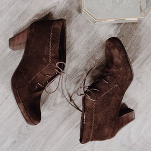 •CLARKS• Artisan Lace Up Heeled Booties